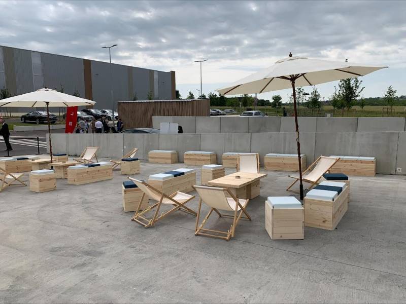 Location de Pouf en bois assise blanche pour évènement professionnel dans le 75