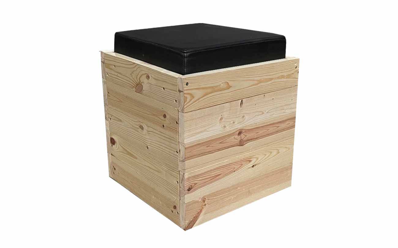 Louer des poufs en bois avec assise noire dans le 75