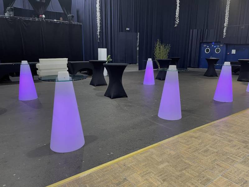 Location de mange debout Peak lumineux Design à Paris