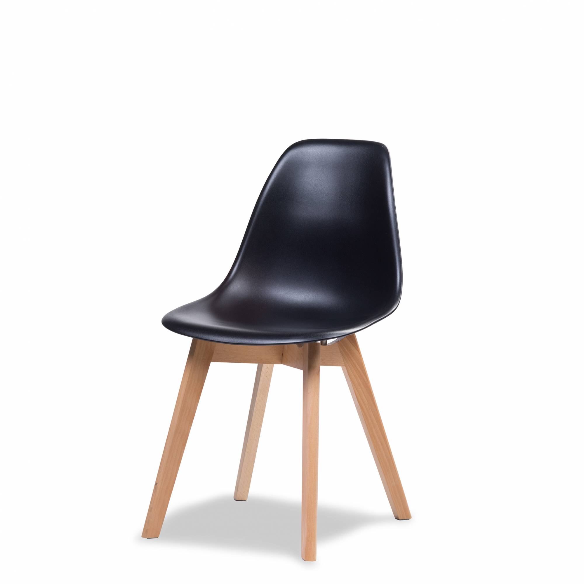 Chaise scandinave noire en location en région parisienne