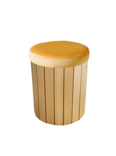 Louer pouf rond en bois éco-responsable avec assise en velours jaune dans le 92