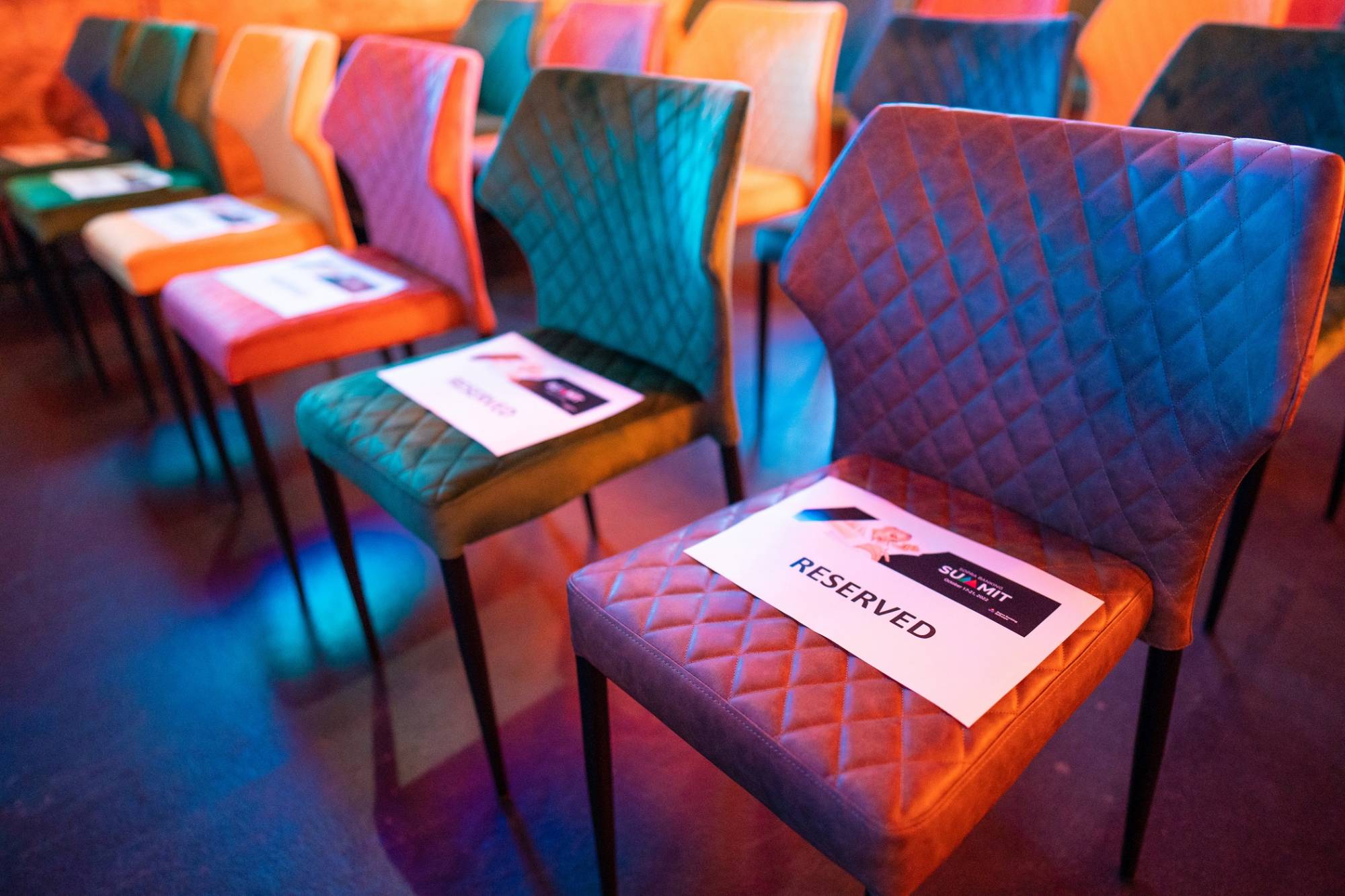 Chaise Bleu à louer pour soirée professionnelle à Paris 75