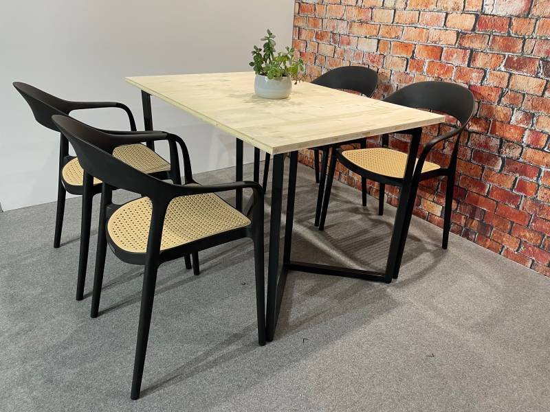 Location de Chaise ROMA noire pour conférence professionnelle à Paris 75