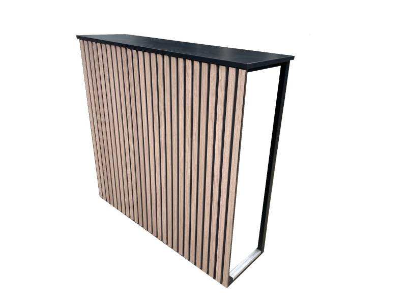 Louer un comptoir Kubo noir avec façade tasseaux bois à Paris