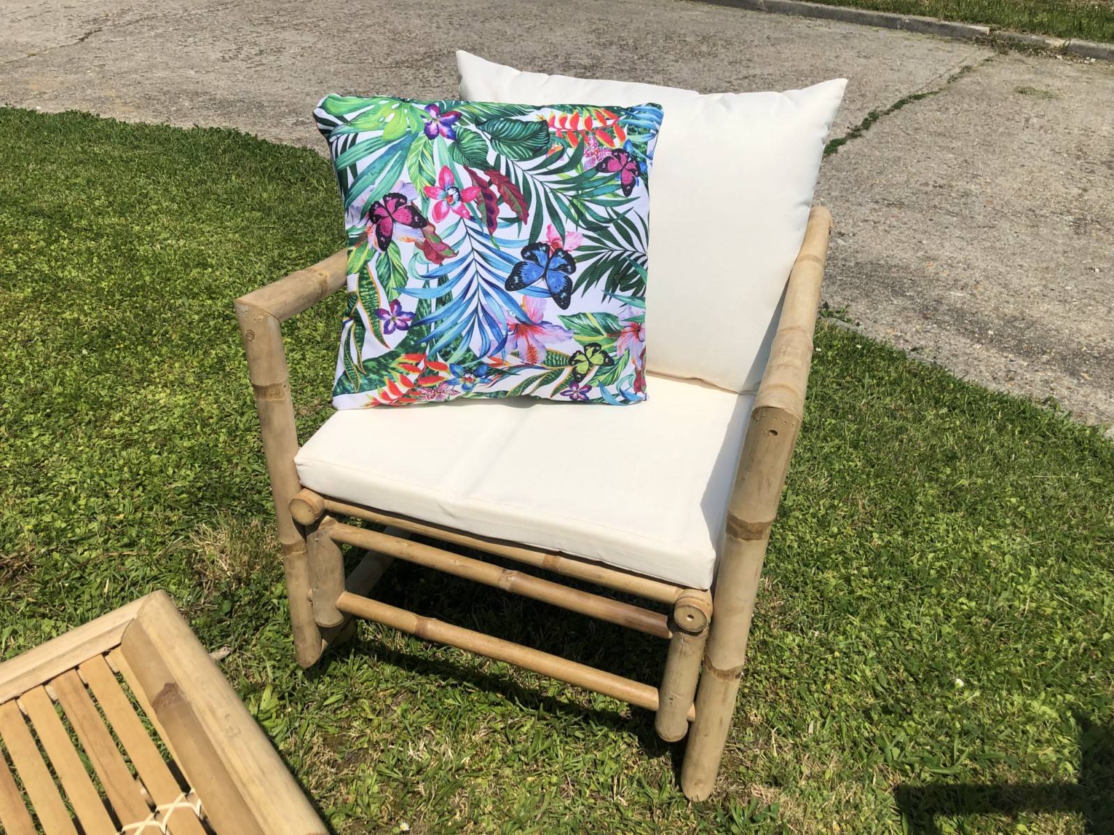 Louer ensemble de mobilier bambou pour décoration à Paris 75