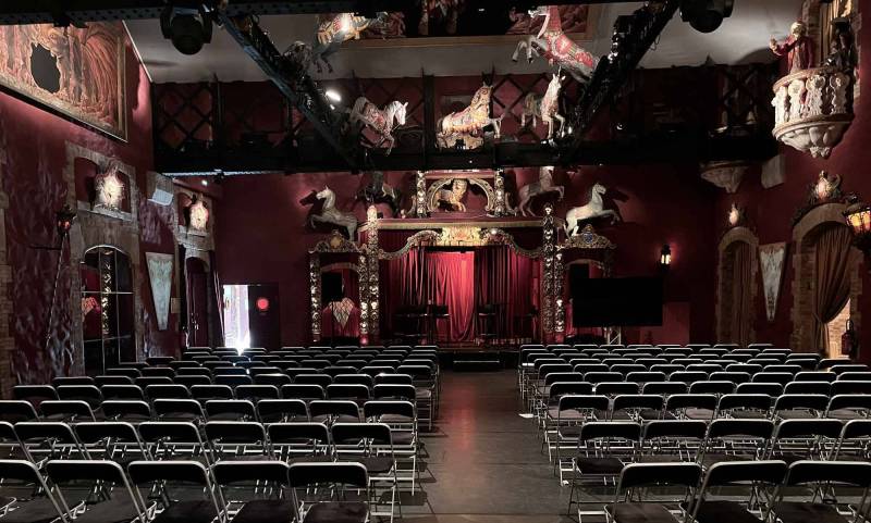Location de chaises pliantes pour concert en région parisienne