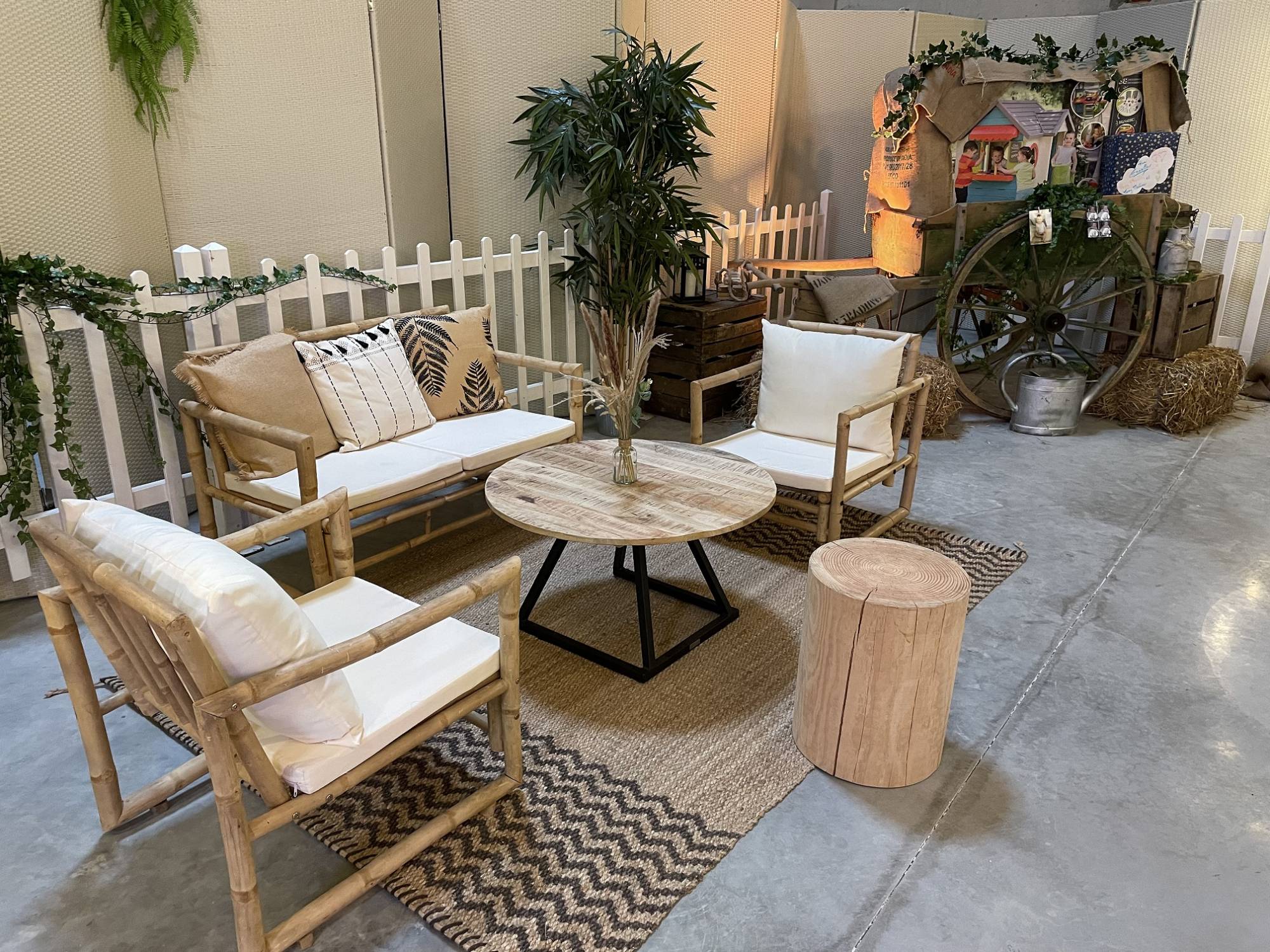 Location de table basse noir avec plateau en chêne à prix compétitif pour soirée privée dans les Hauts de Seine 92