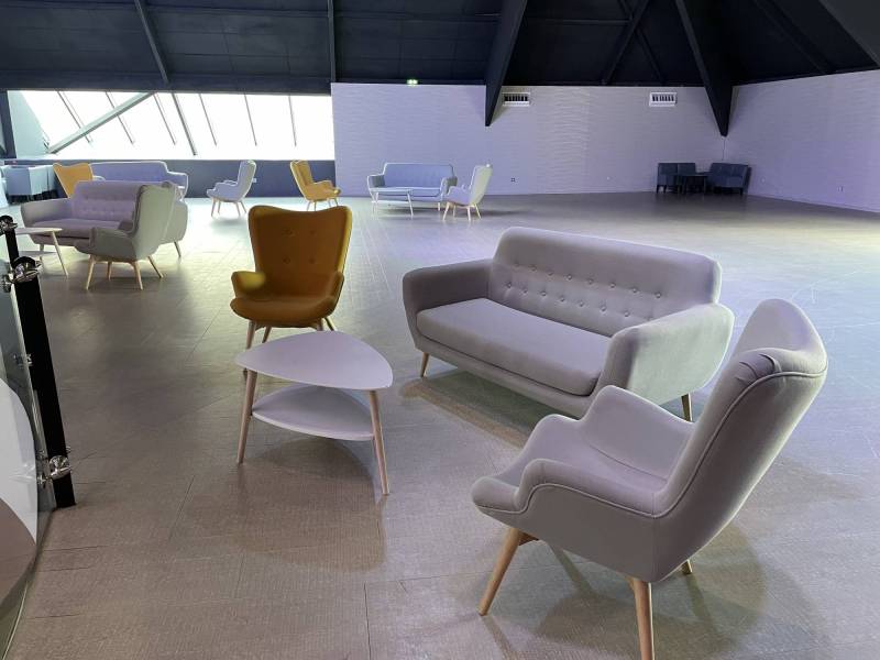 Louer du mobilier évènementiel avec agencement et reprise dans le 75