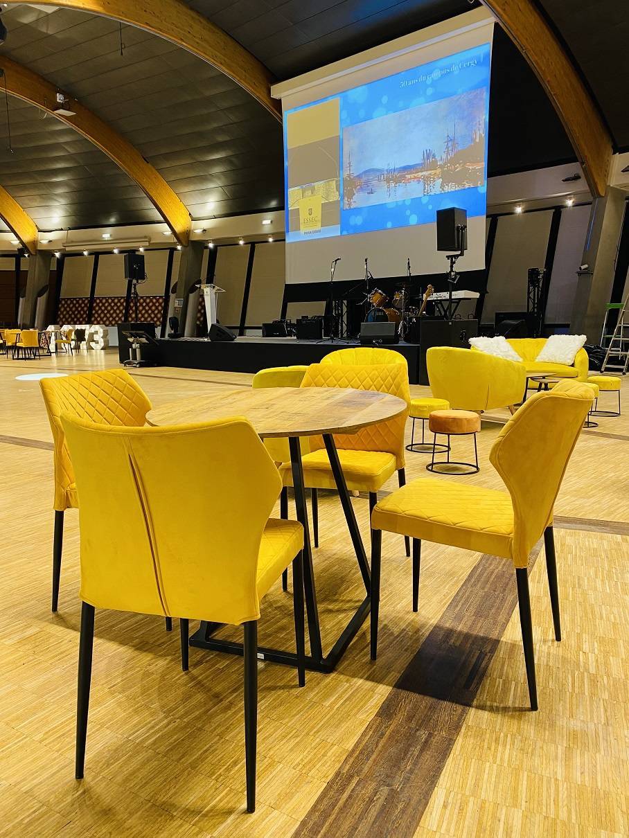 Chaise Jaune en velours à louer pas cher pour  séminaire d'entreprise dans salle évènementielle en région parisienne