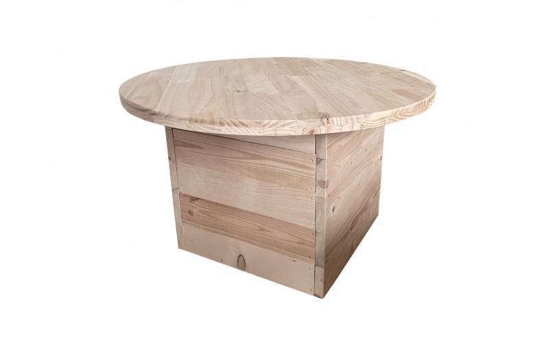 Table basse en bois recyclé pour évènement durable à Paris