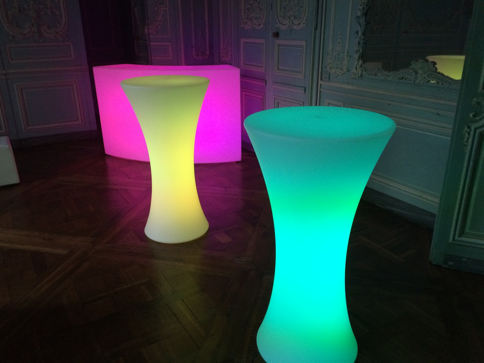 Location de table haute lumineuse en Ile de France