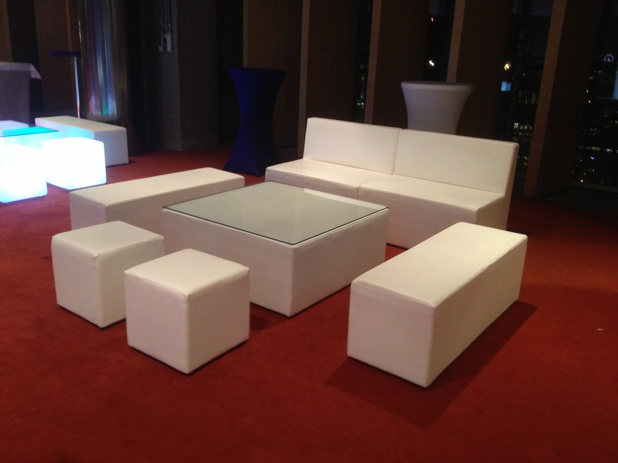 Location de table basse carrée design à Paris