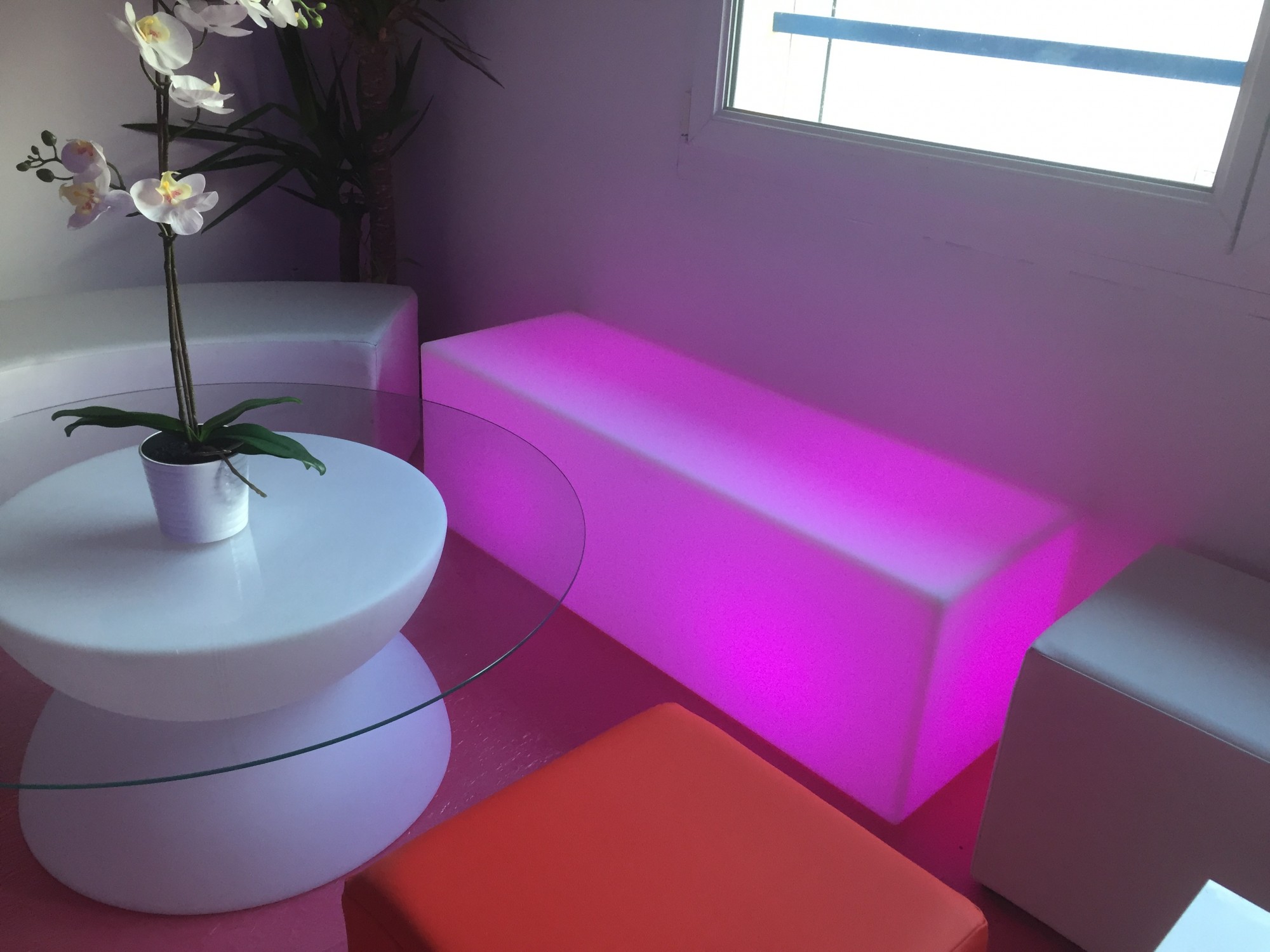 Banc lumineux en location à Paris