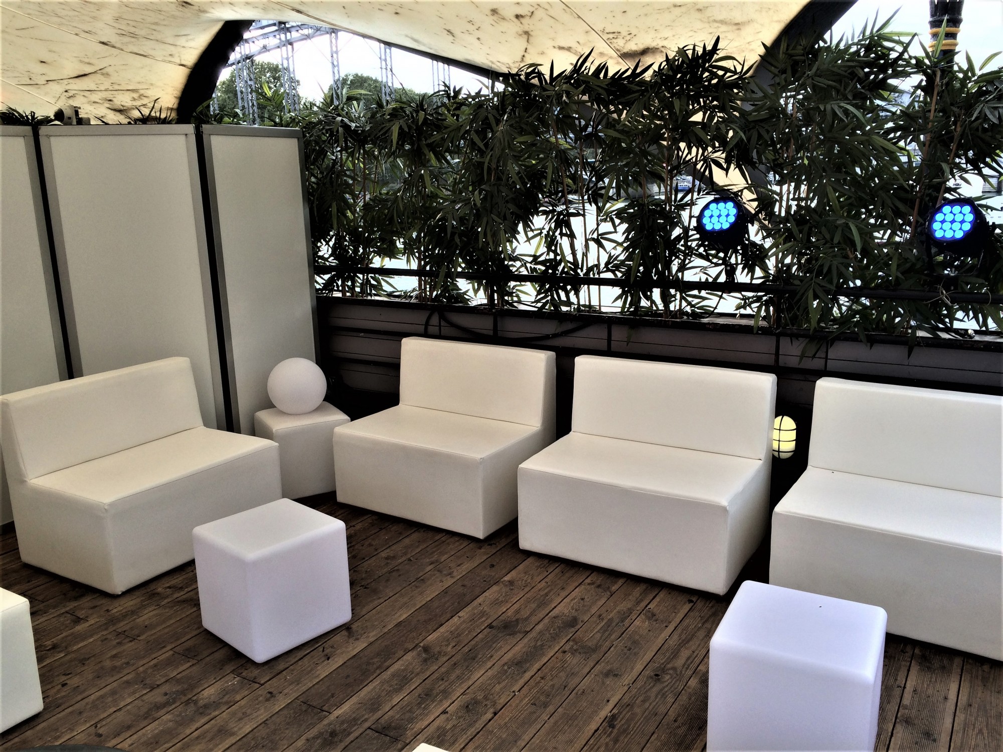 Ou louer un canapé confortable pour événement intérieur dans le 75?