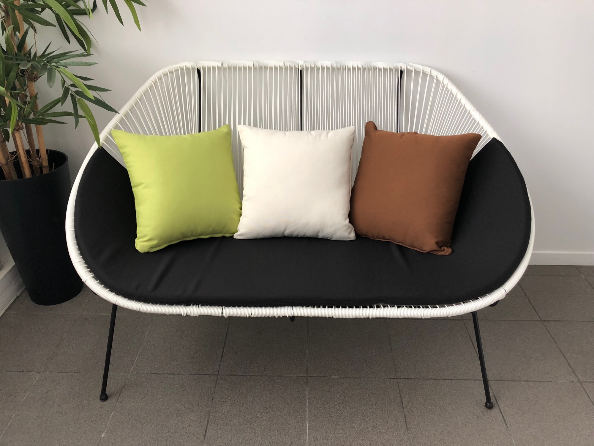 Louer des coussins marrons à Paris