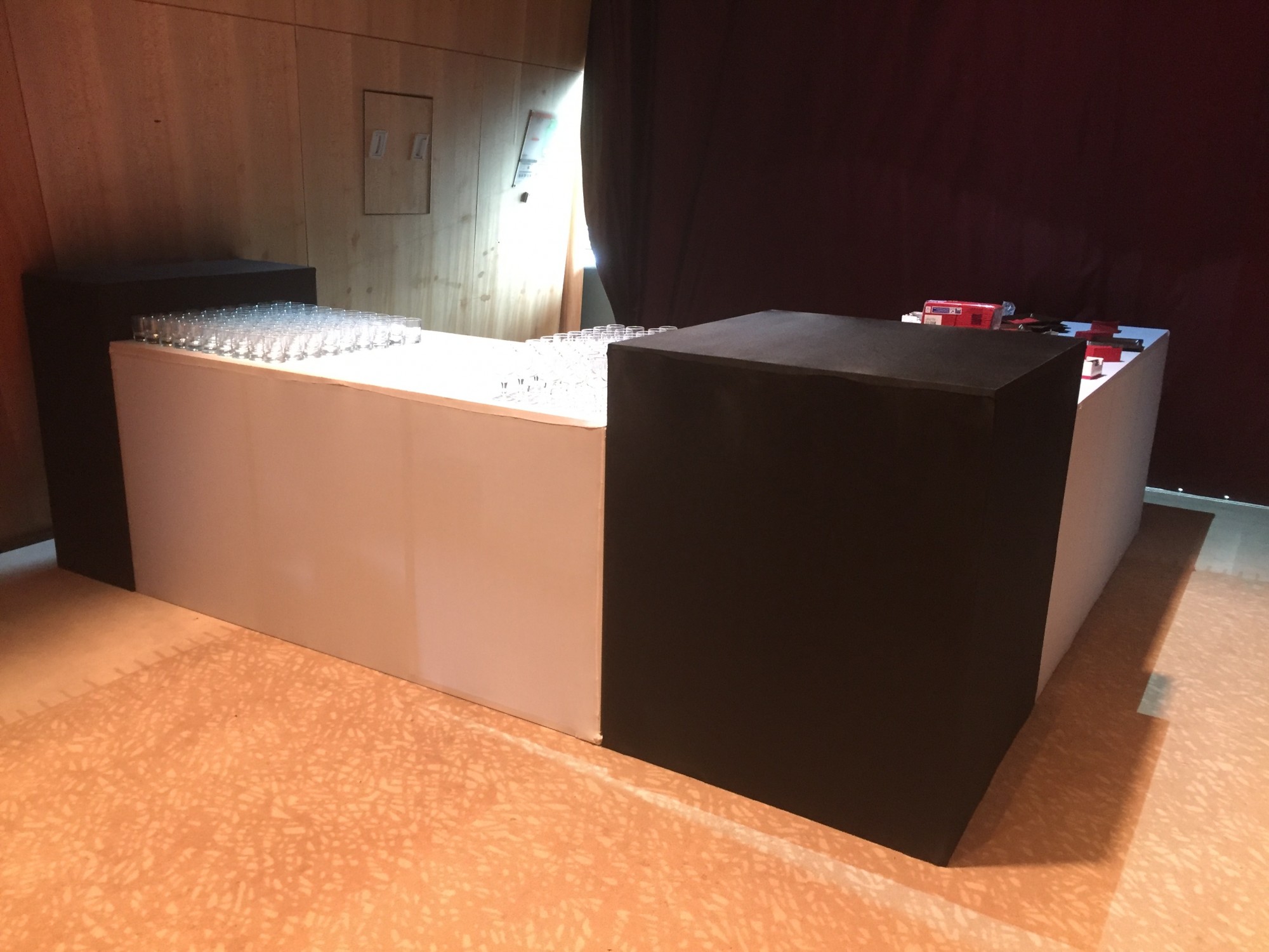 Location de buffet Kube box houssé à Paris