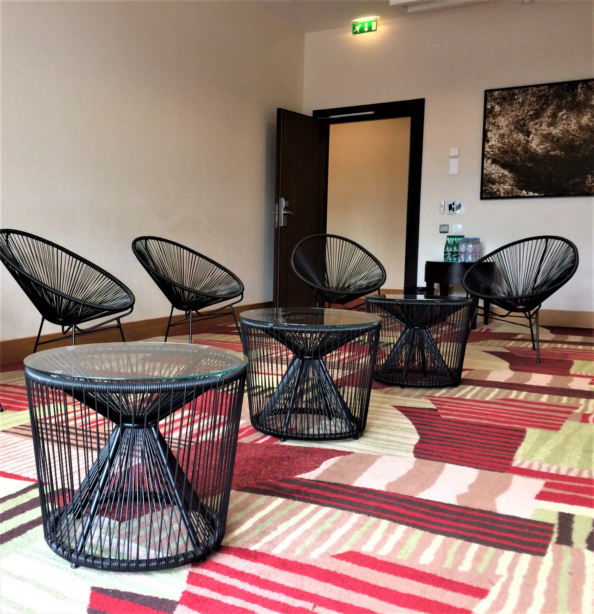 Location de table basse Acapulco noire à Paris