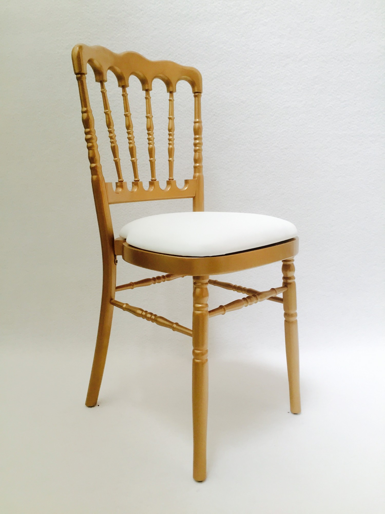 Location de chaise napoléon dorée assise blanche à Paris