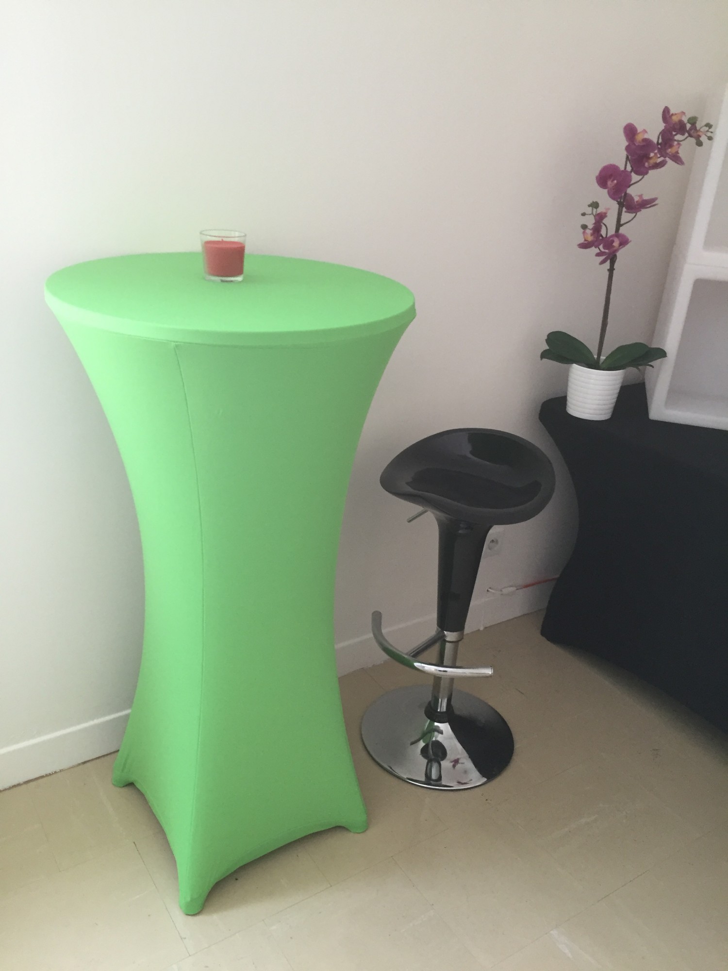 Location de mange debout vert pomme en Ile de France