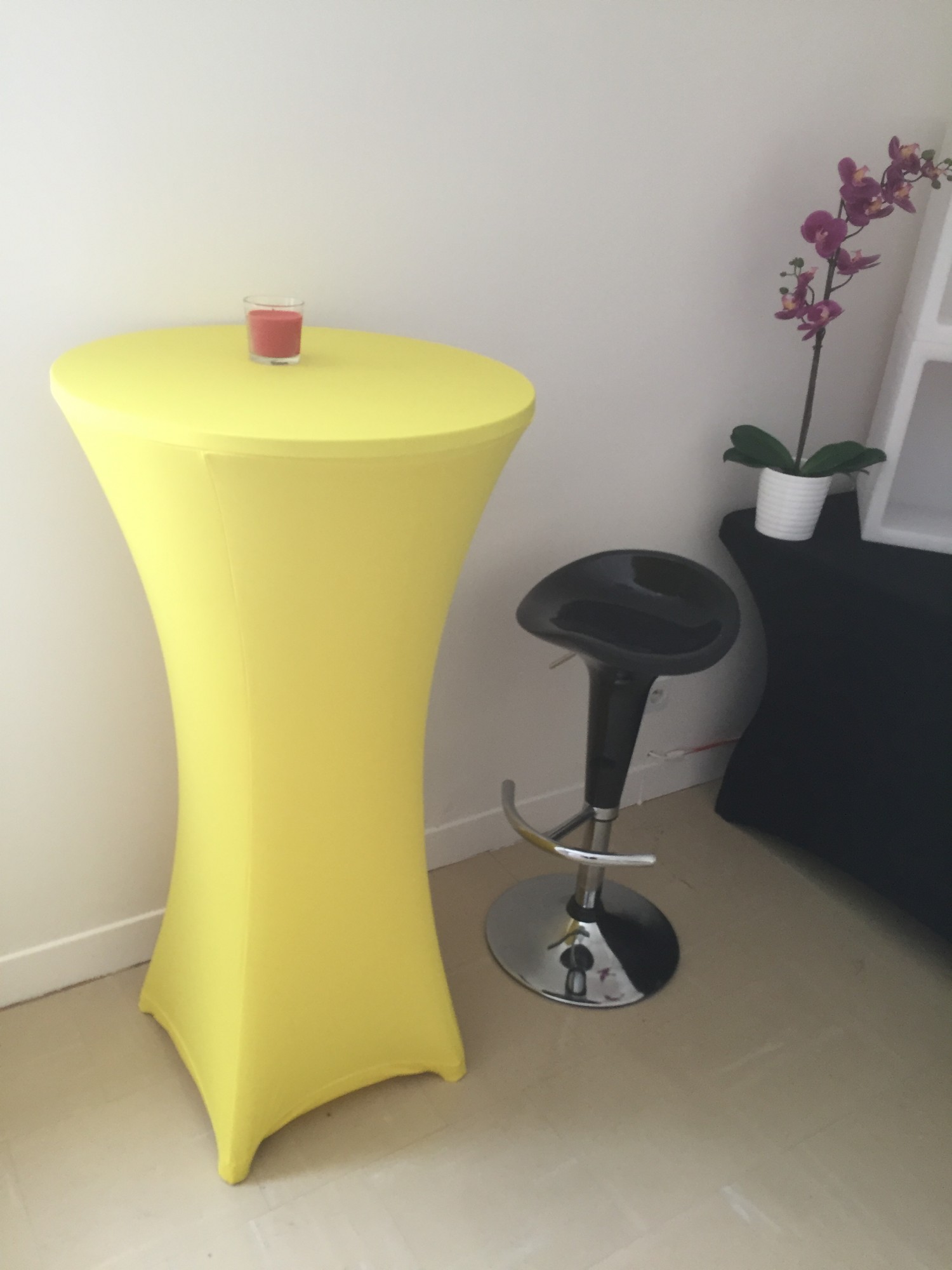 Location de mange debout lycra jaune dans le Val d'Oise