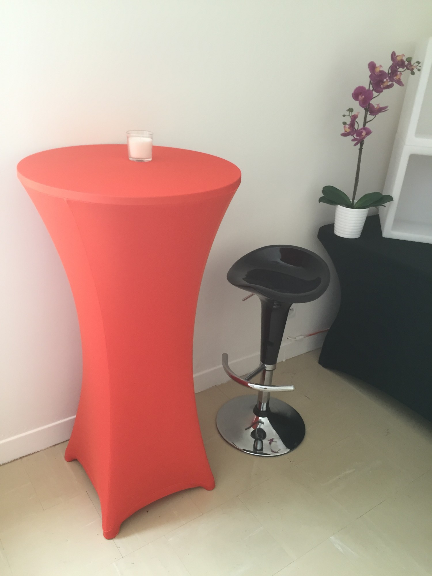 Location de table mange debout orange en Ile de France