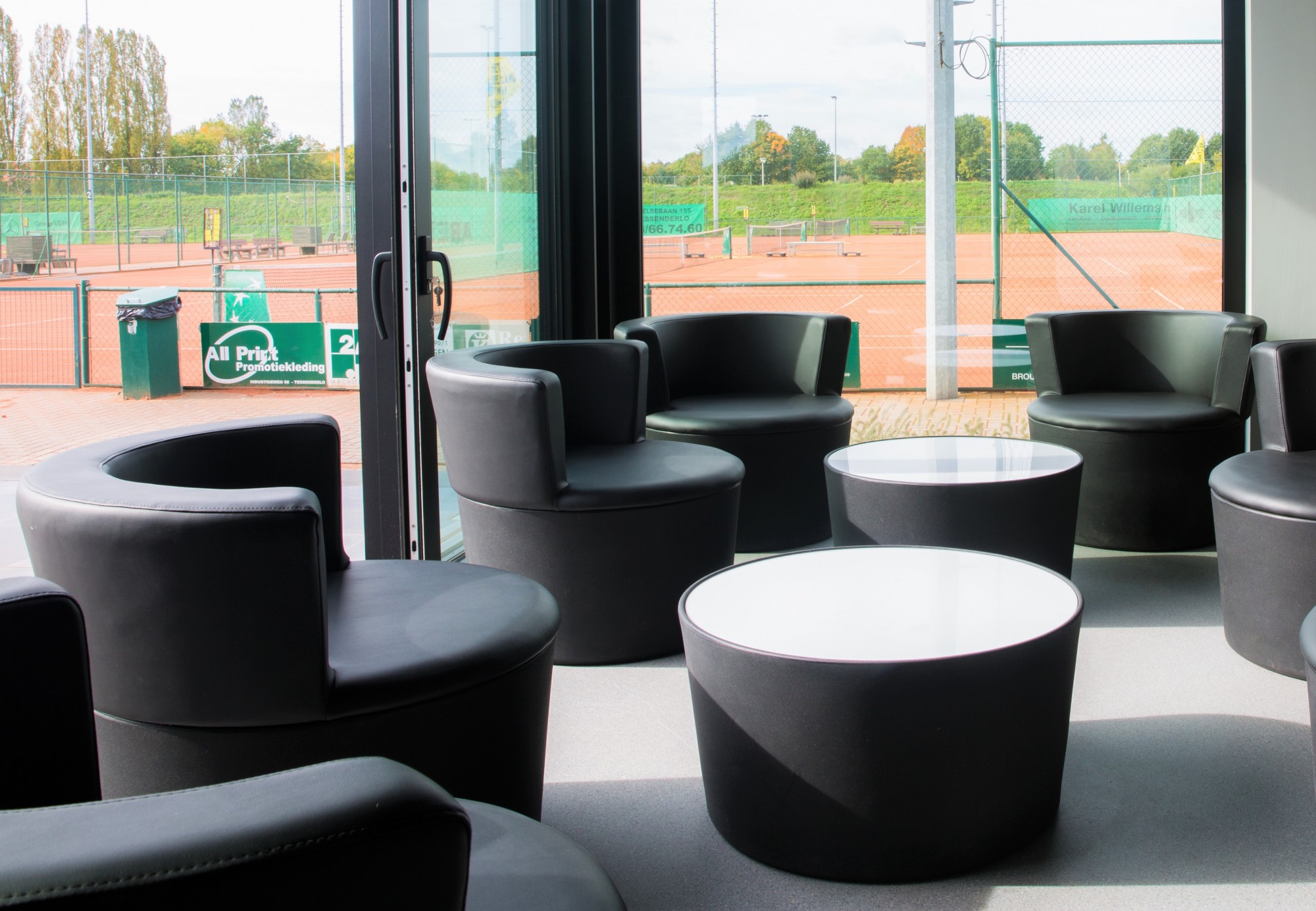 Table ronde Conic-O lounge à la location en Ile de France