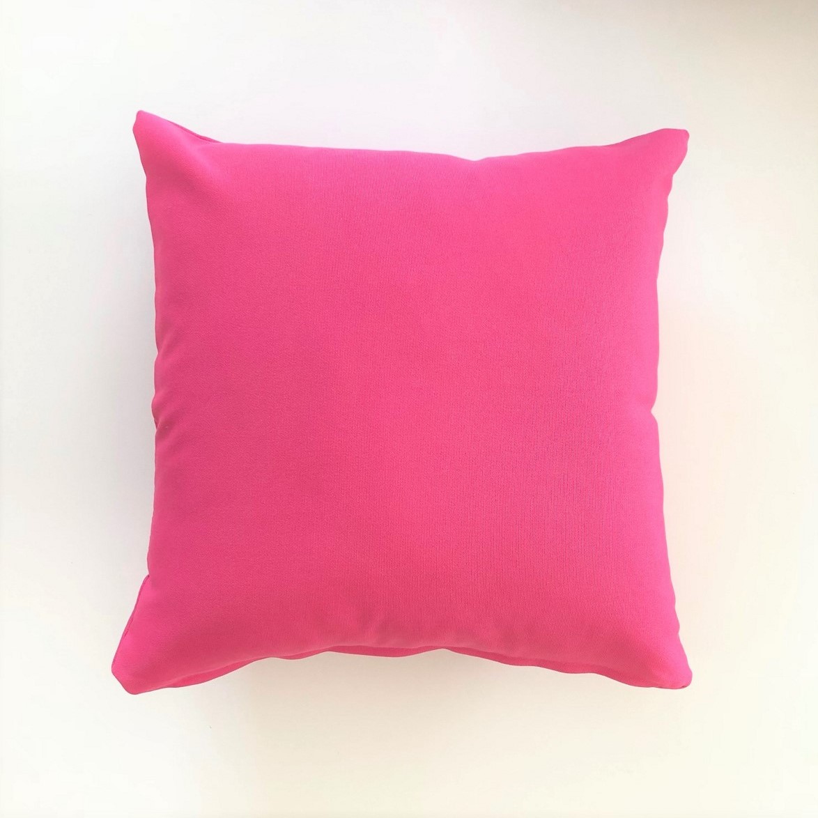 Location de coussin fushia à Paris