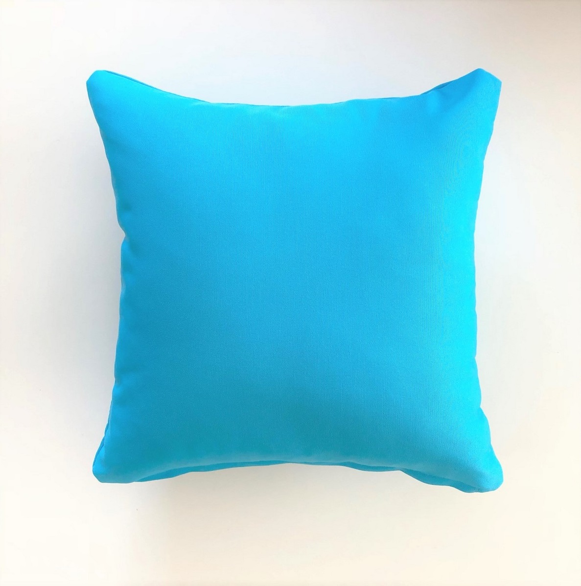 Coussins bleus unis en location à Paris