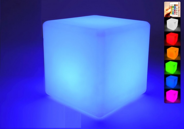 Location de cube et pouf lumineux en région parisienne