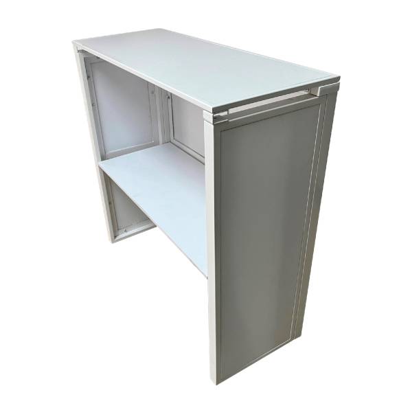 Comptoir d'accueil blanc personnalisable avec espace de rangement à louer dans le 75