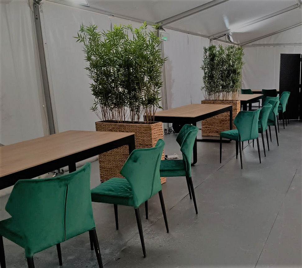 Chaise velours verte à louer pour événement à Paris 75