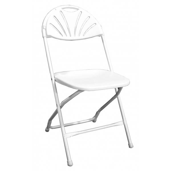 Location de chaises pliantes blanches en plastique pour une cérémonie laïque en extérieur proche Créteil 94