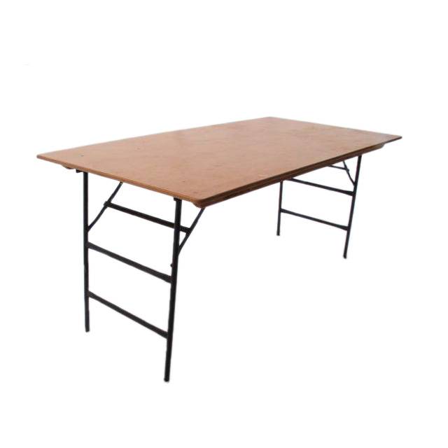 Louer des tables de buffet pliantes en bois pour une réception privée à l’Espace Grande Arche Paris 92