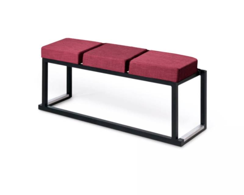 Louer des bancs noirs avec assise rouge pour un défilé de mode en région parisienne