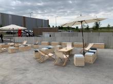 Location de Pouf en bois assise blanche pour évènement professionnel dans le 75
