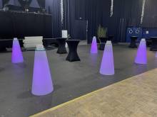 Location de mange debout Peak lumineux Design à Paris