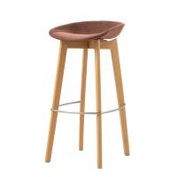 Louer une assise haute Scandinave en bois avec tissu terracotta dans le 75