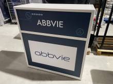 Location de Comptoir d’accueil blanc personnalisable pour événement professionnel dans le Val-de-Marne 94