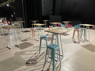 Chaise Haute Tolix Bleu ciel à louer pour soirée d'entreprise à Paris 75