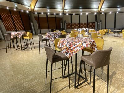 Location de tabourets hauts abordables pour conventions d'entreprise dans le Val-de-Marne