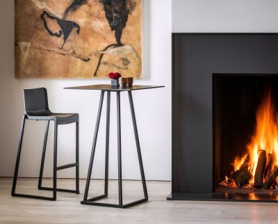 À la Recherche de Tables Hautes en Acier Noir à Louer pour Votre Événement d'Entreprise à Paris ?