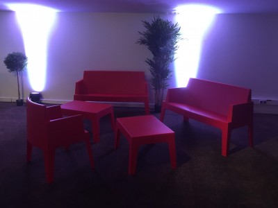Location de canapé et fauteuil rouge en Ile de France