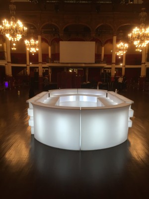 Location de bar rond lumineux en Picardie et val d'Oise