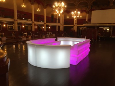 Location de bar lumineux XL à Paris