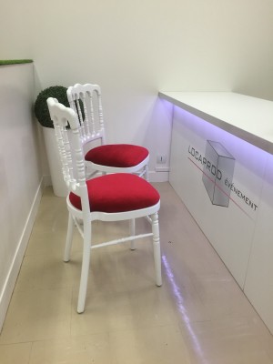 Location de chaise napoléon blanche et rouge en Ile de france