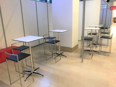 Location de chaise haute et de table haute pour événement en IDF