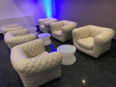 Location de fauteuil chesterfield gonflable en Ile de France