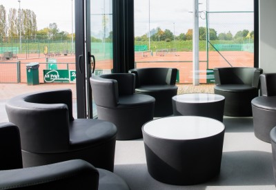 Fauteuil rond noir à la location à Paris 75