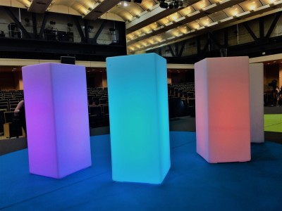 Présentoir lumineux en location pour événement à Paris