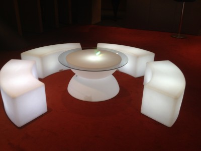 Location de salon lounge rond lumineux à Paris